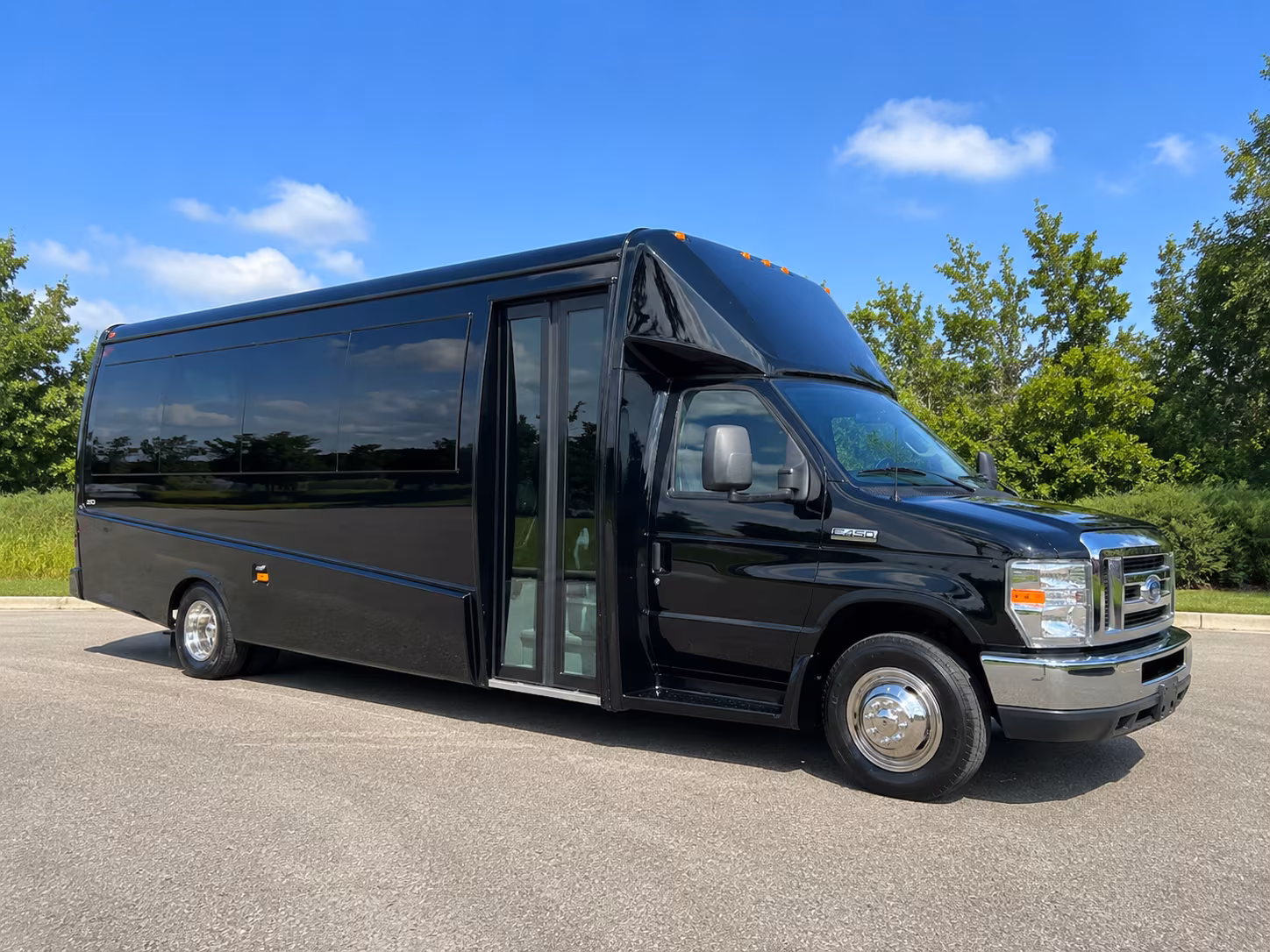Fort Myers Corporate Transportation party bus exterior