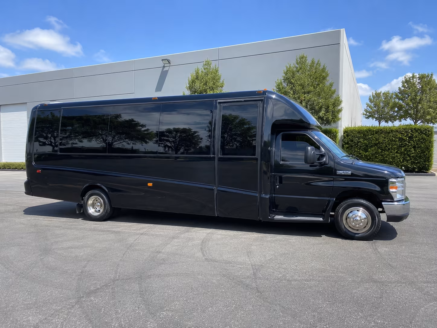 Riverview Winery Tour & Pub Crawl Transportation